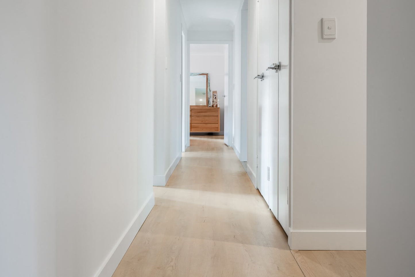 Helena Oak – 8mm Hybrid Flooring | Homely Flooring