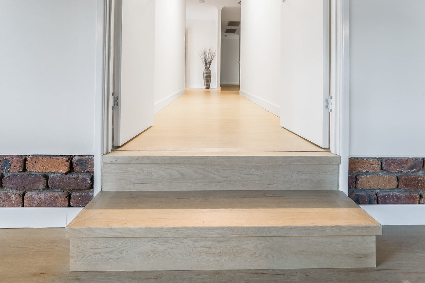 Helena Oak – 8mm Hybrid Flooring | Homely Flooring