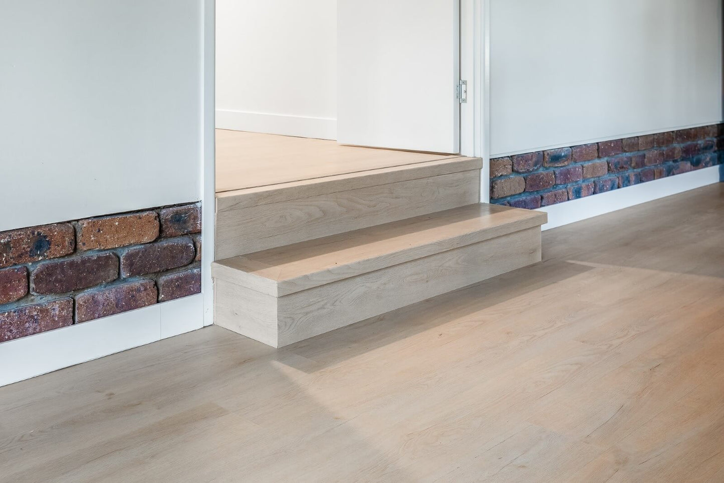 Helena Oak – 8mm Hybrid Flooring | Homely Flooring