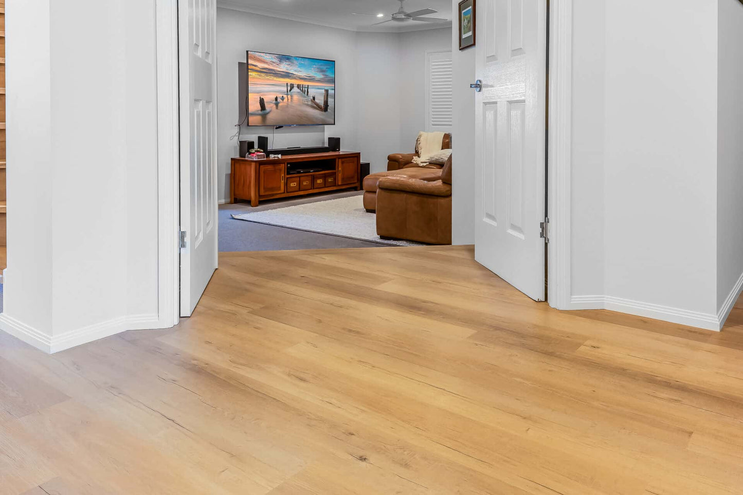 European Oak – 8mm Hybrid Flooring | Homely Flooring