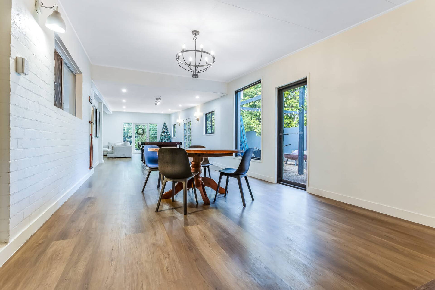 French Oak – 8mm Hybrid Flooring | Homely Flooring