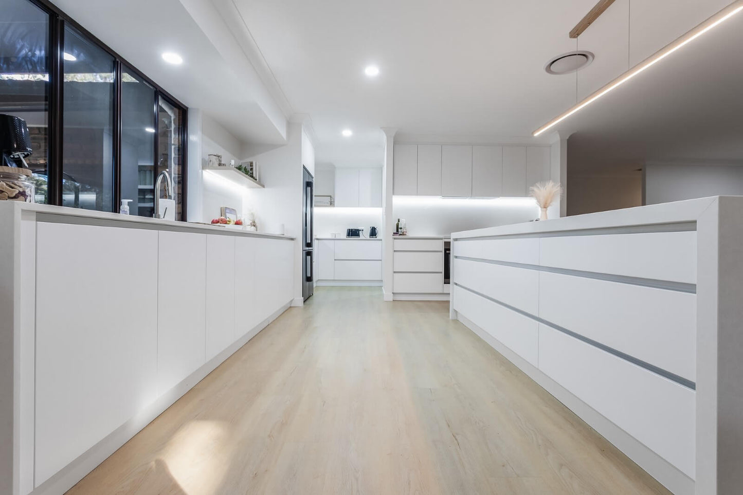 Helena Oak – 8mm Hybrid Flooring | Homely Flooring