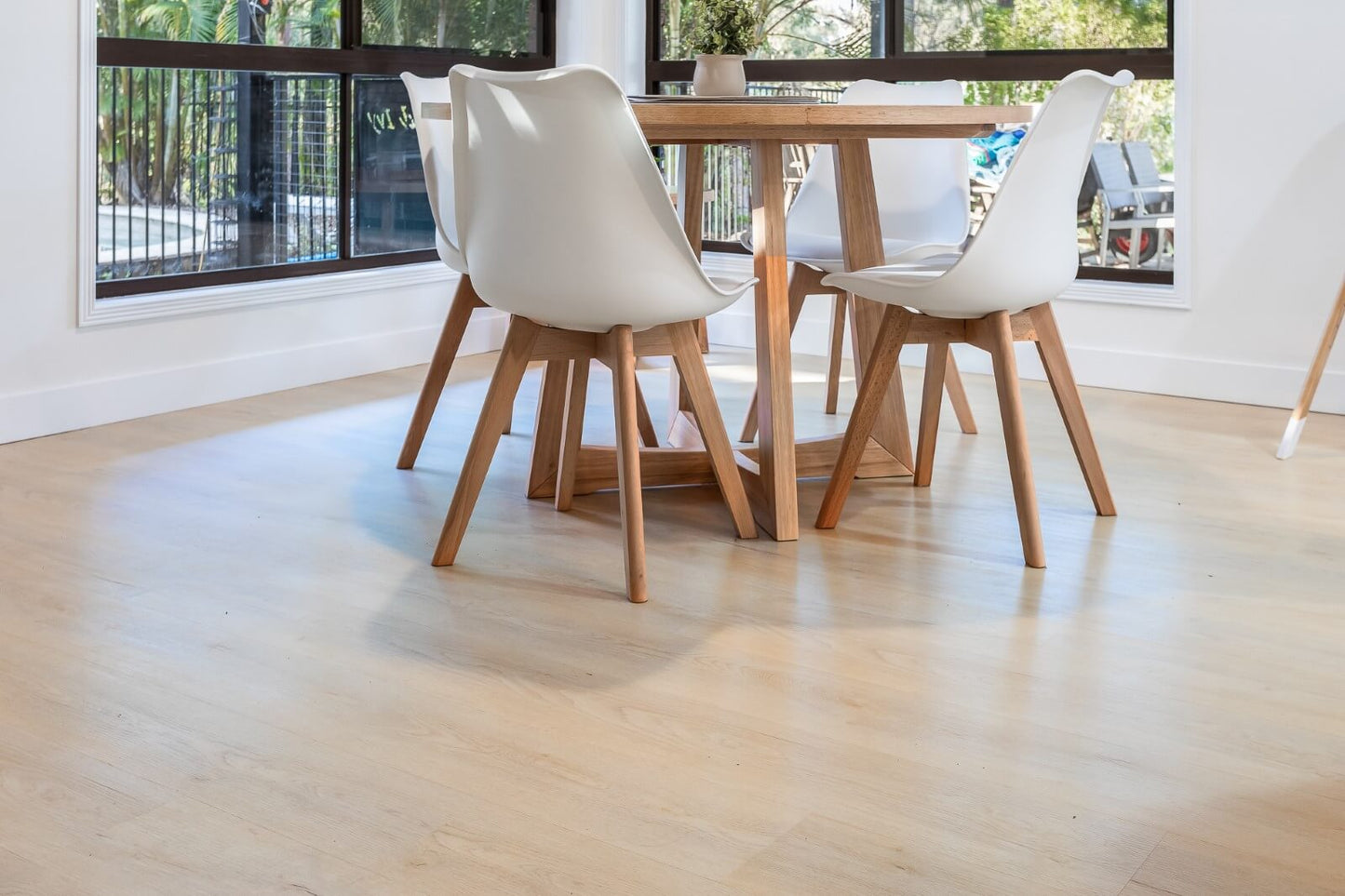 Helena Oak – 8mm Hybrid Flooring | Homely Flooring