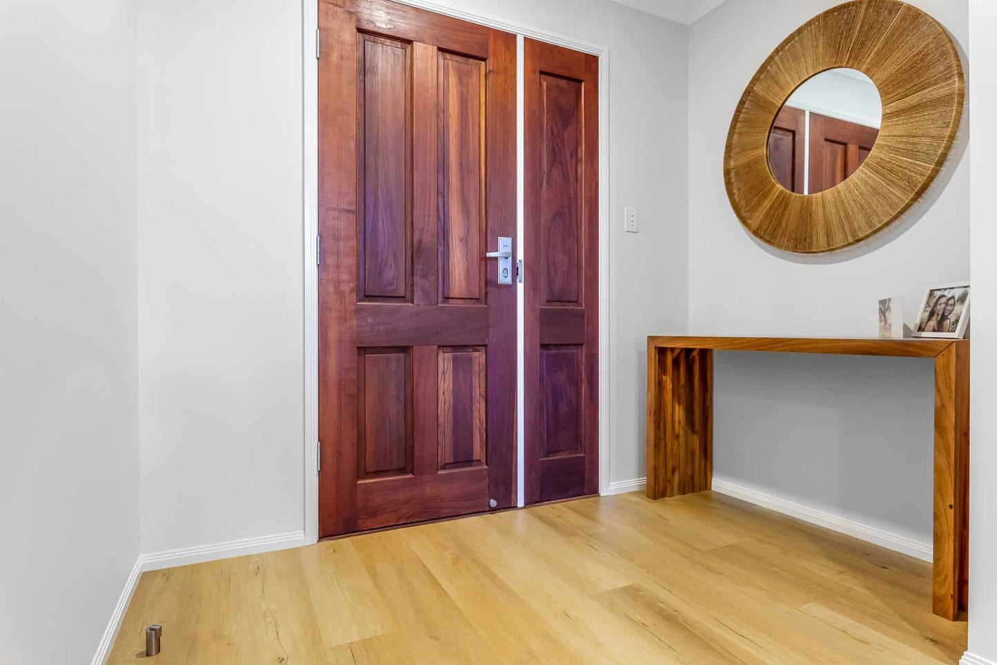 European Oak – 8mm Hybrid Flooring | Homely Flooring