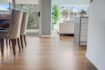 Light Oak – 6mm Hybrid Flooring | Homely Flooring