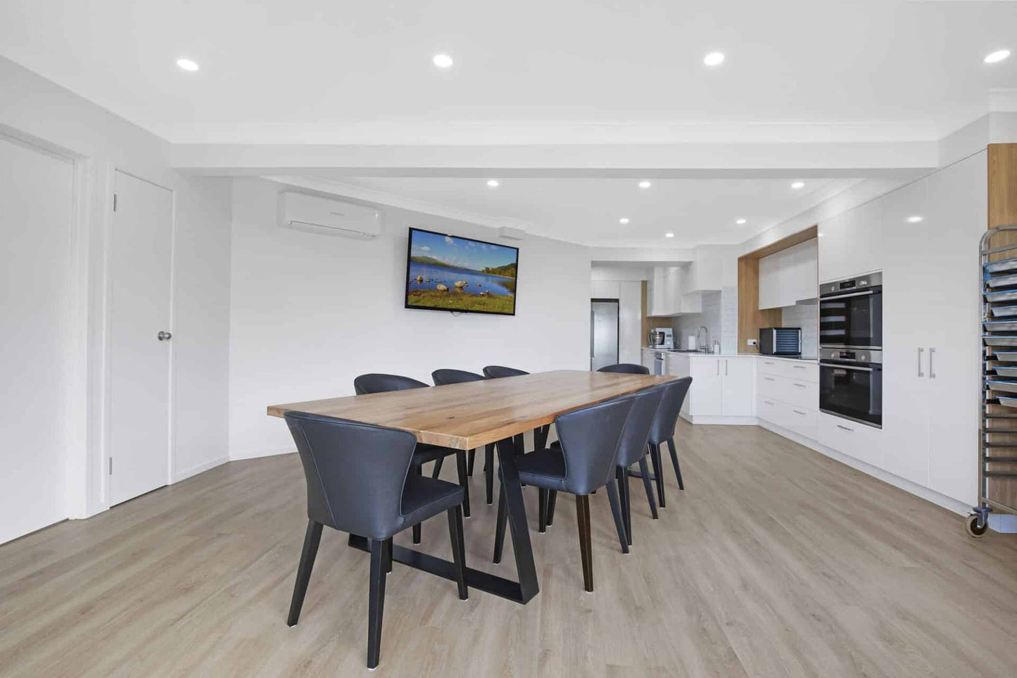 Natural Oak – 6mm Hybrid Flooring | Homely Flooring