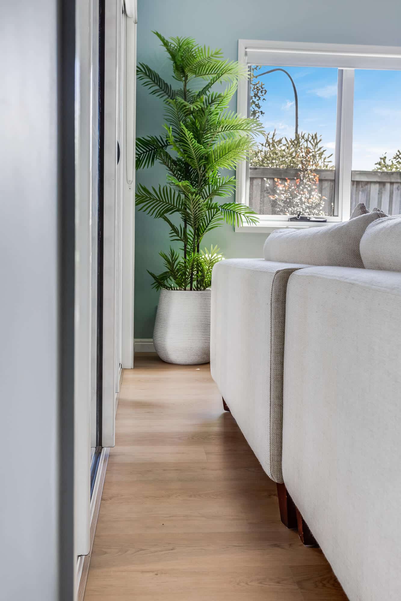 Light Oak – 6mm Hybrid Flooring | Homely Flooring